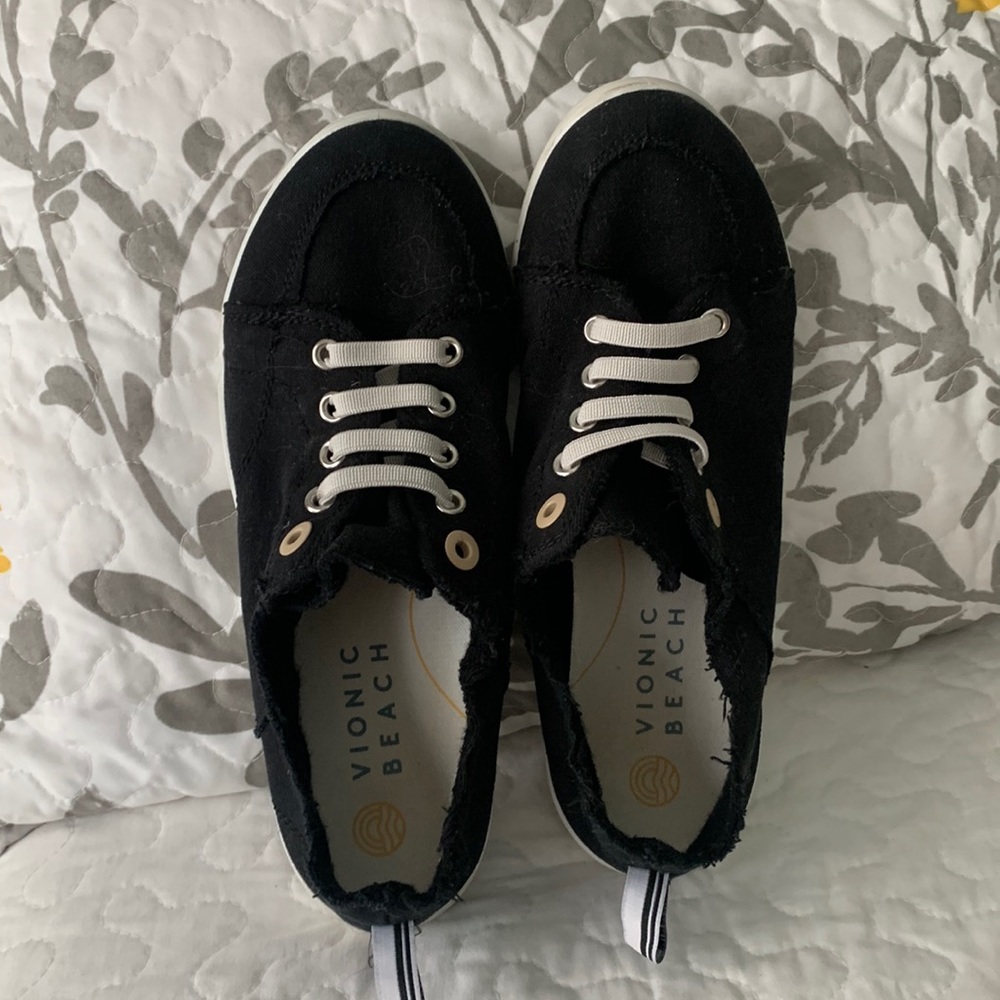 Vionic black slip on sneakers. Size 8.
